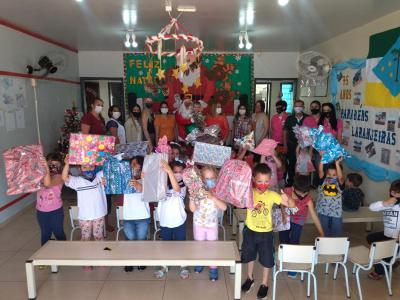 Núcleo Feminino Coprossel e CEMEI Sementinha do Saber levam alegria no Natal das Crianças da Escola